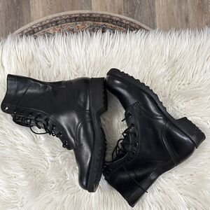 Bata Mens Black Lace-Up Boots Size 7W